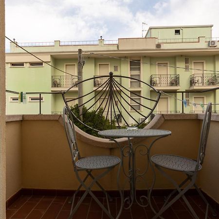 Hotel River Fronte Mare Con Piscina Rimini Exteriör bild